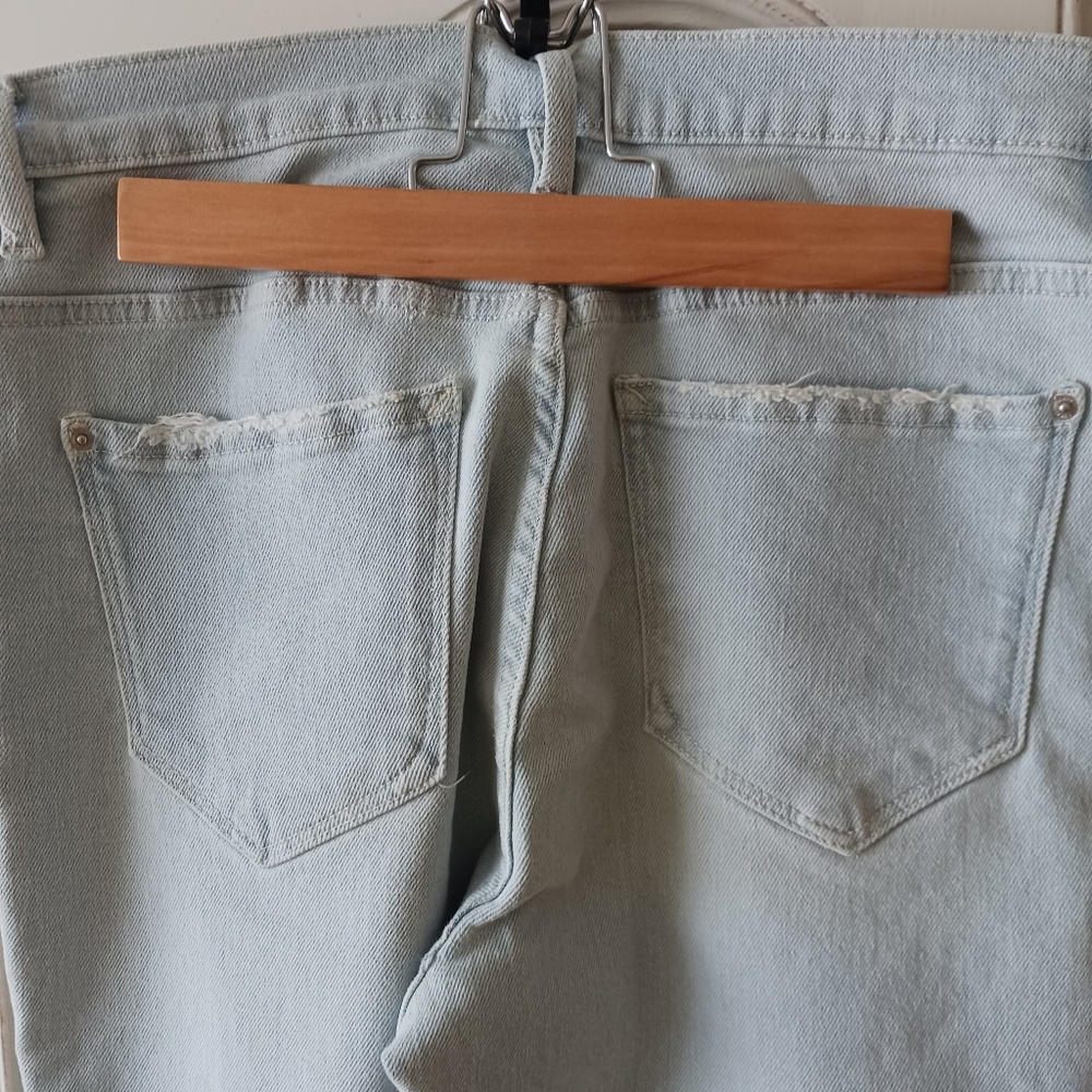 High Rise Light Wash Jeans - Picture 6 of 8